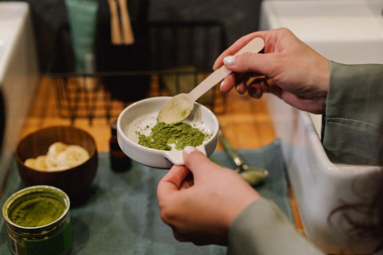 Poudre de matcha verte pour un soin du visage