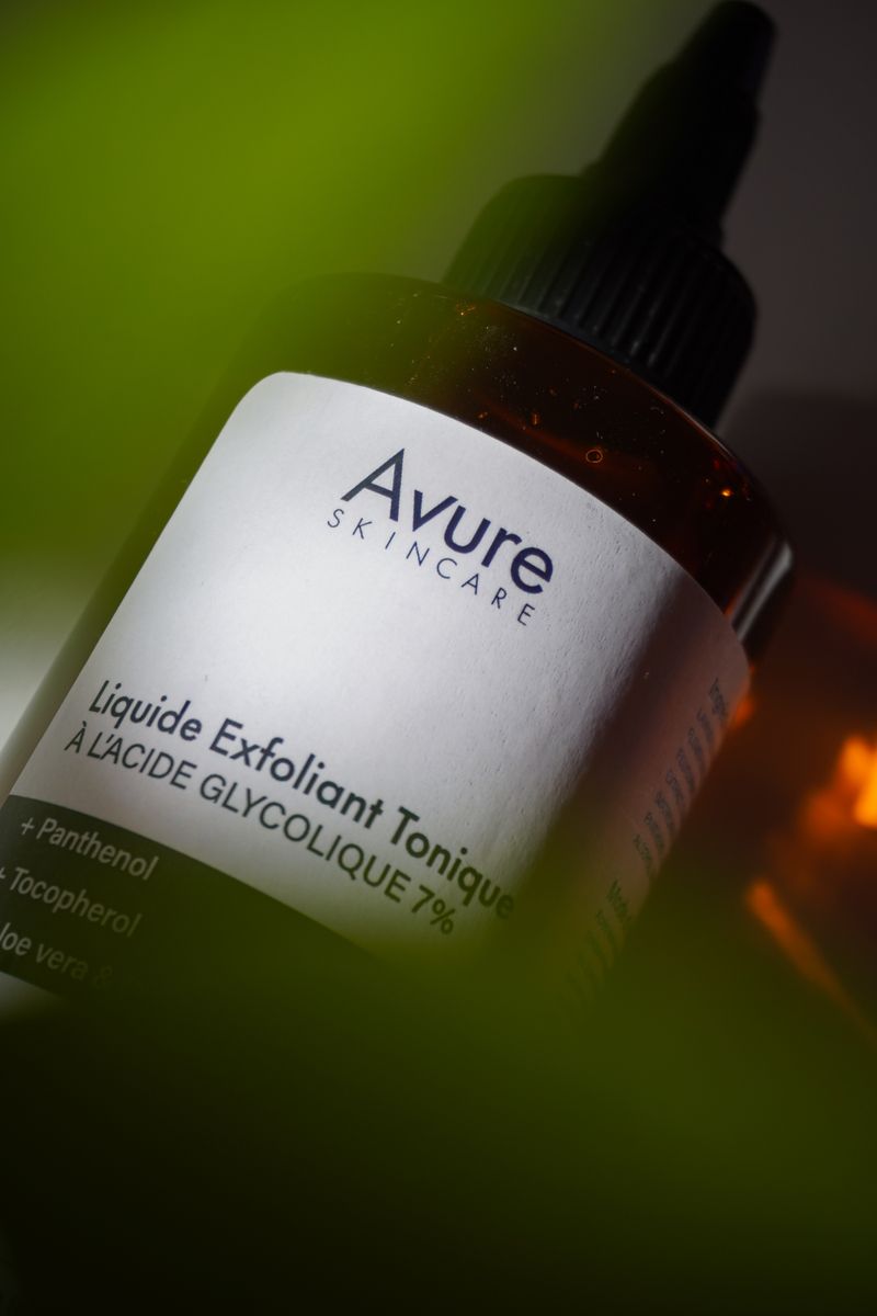 Flacon de soin cosmétique et son étiquette