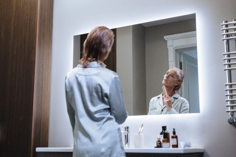 Routine de soin du visage anti-âge