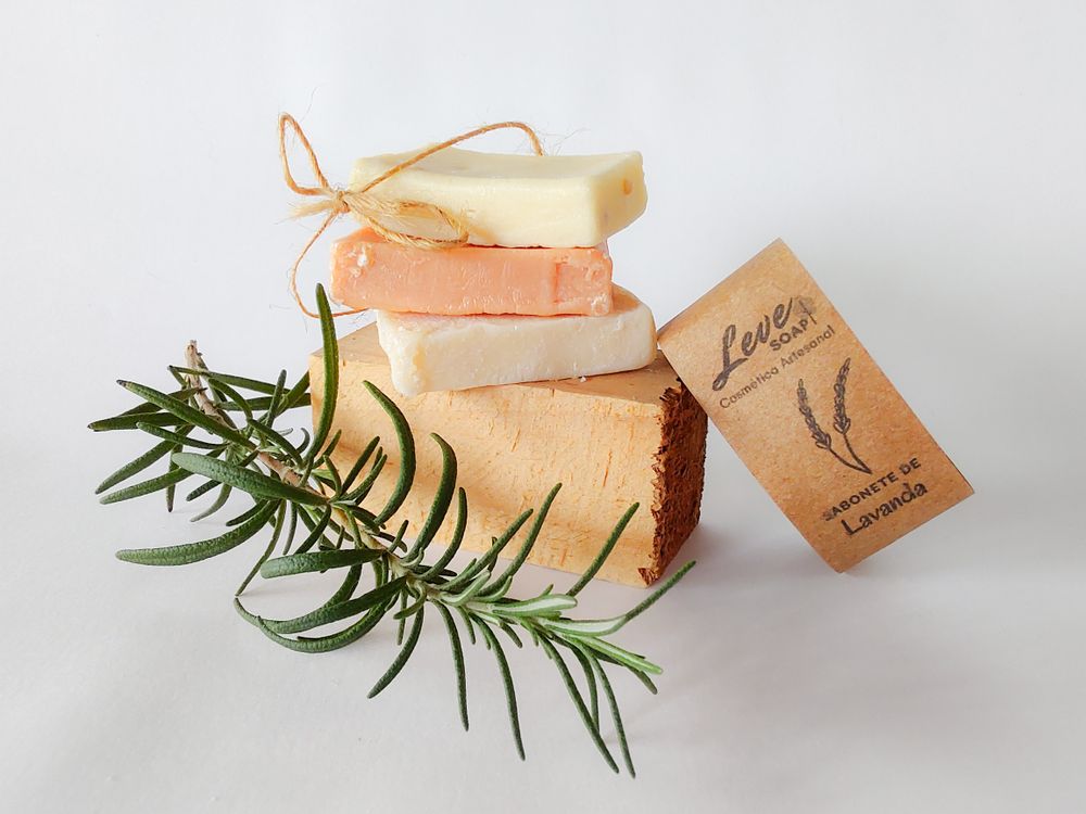 Savons artisanaux au romarin et à la lavande