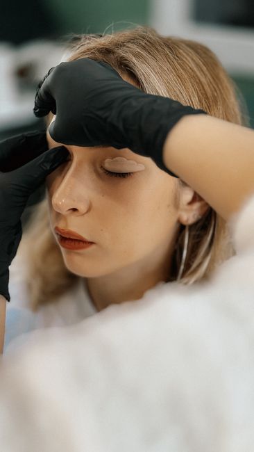 Soin du regard réalisé dans un institut de beauté
