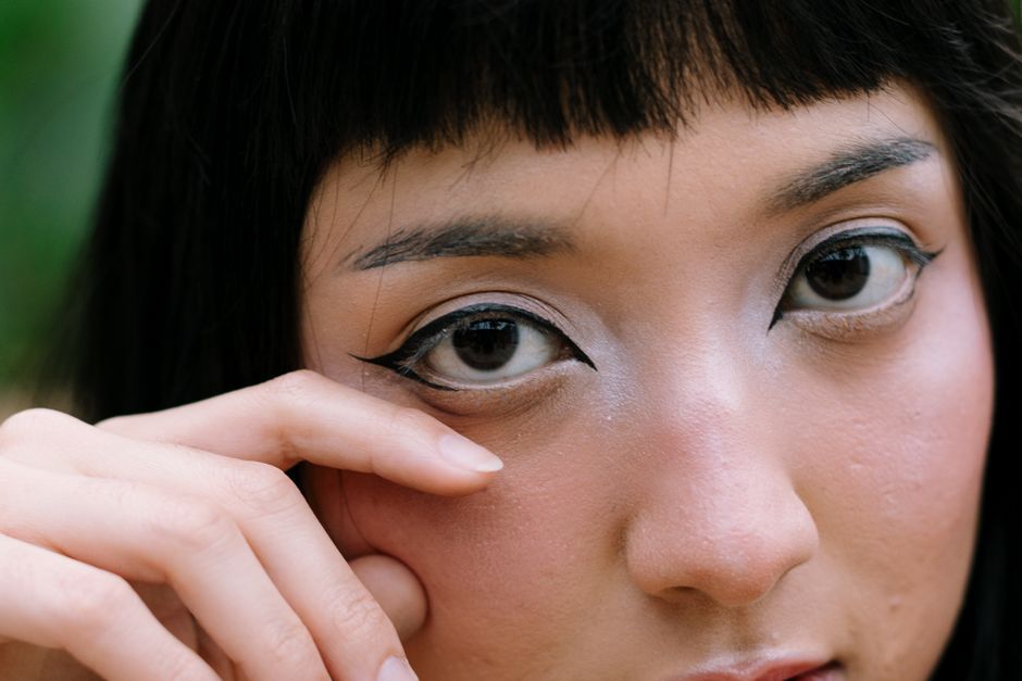Gros plan oeil maquille eyeliner net