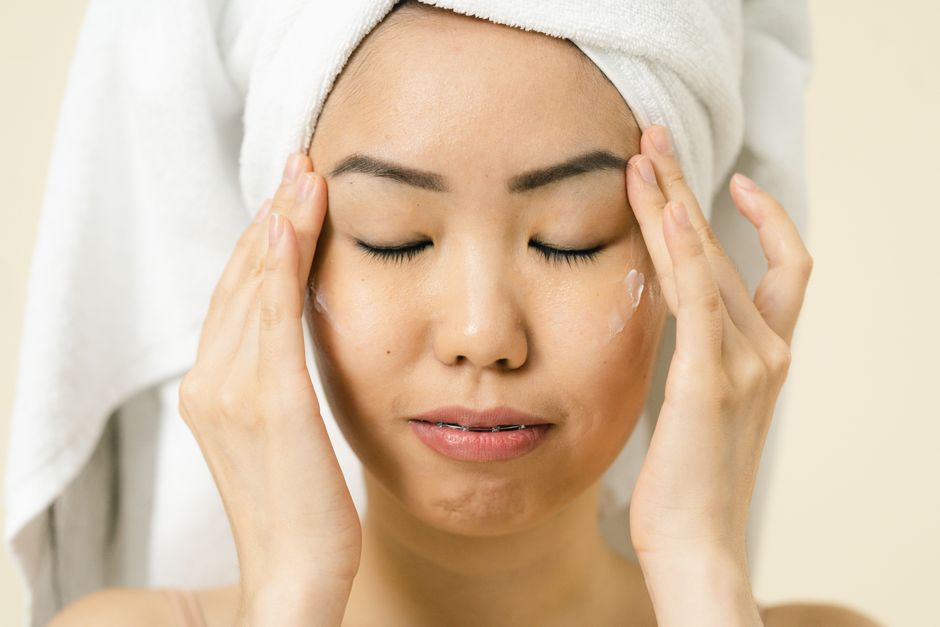 Application creme hydratante routine skincare