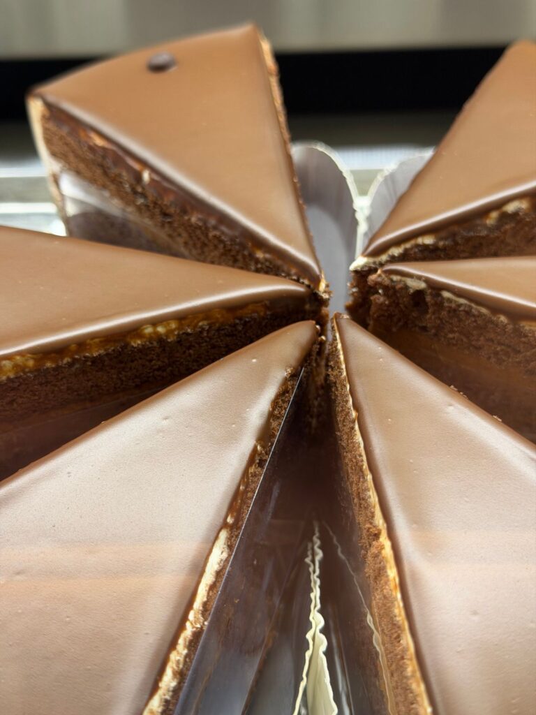 Part de gâteau au chocolat très calorique