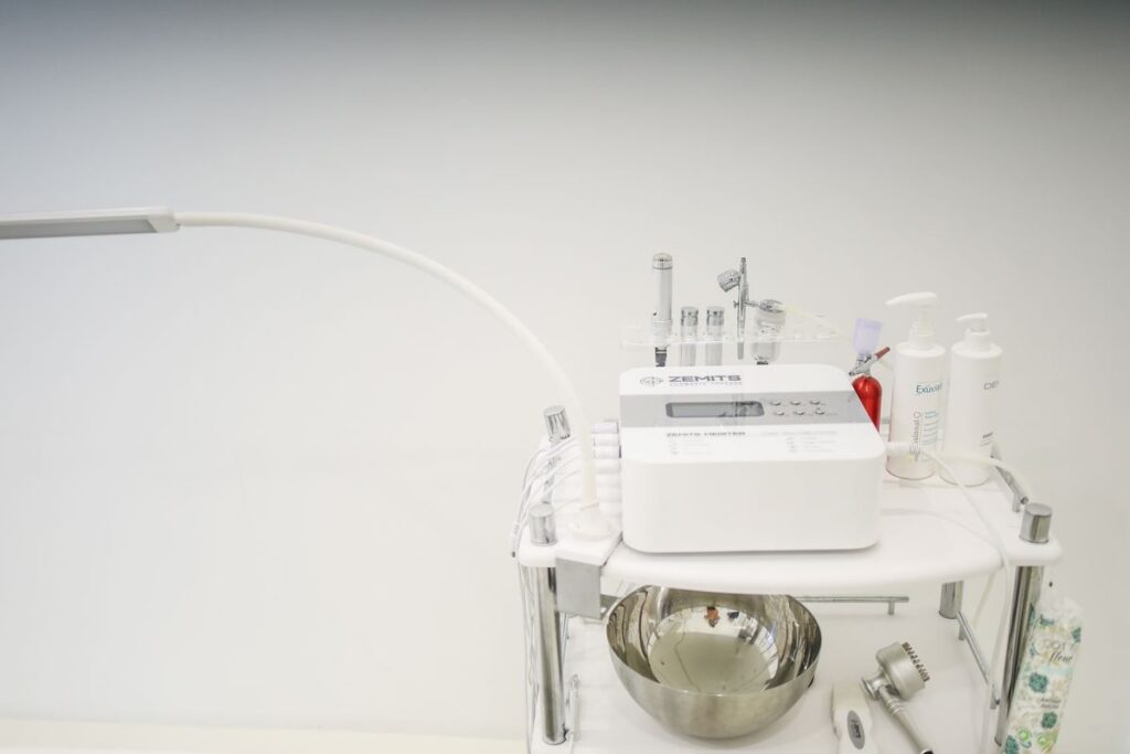 Appareil de soin du visage professionnel dans un institut
