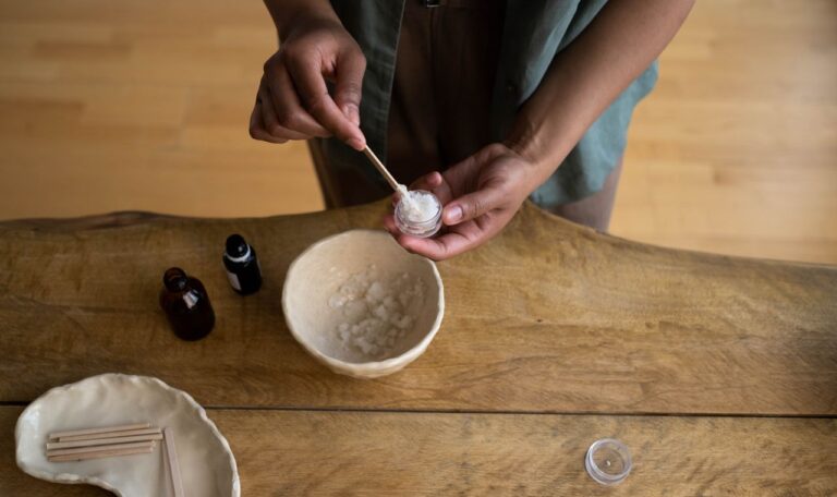 Fabriquer sa crème de jour anti-rides maison dans un pot en verre